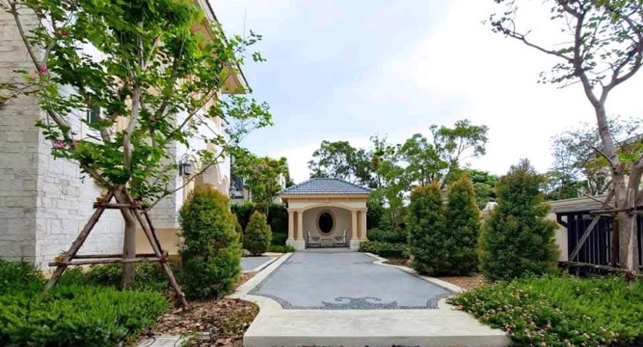 For sale 4 bedrooms house in Bang Khun Thian, Bangkok