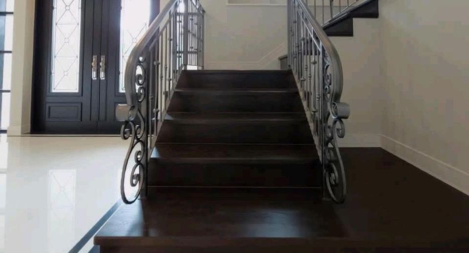 For sale 4 bedrooms house in Bang Khun Thian, Bangkok