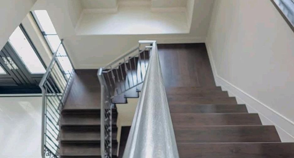For sale 4 bedrooms house in Bang Khun Thian, Bangkok