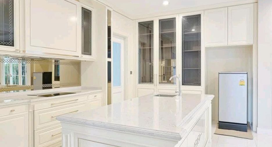 For sale 4 bedrooms house in Bang Khun Thian, Bangkok