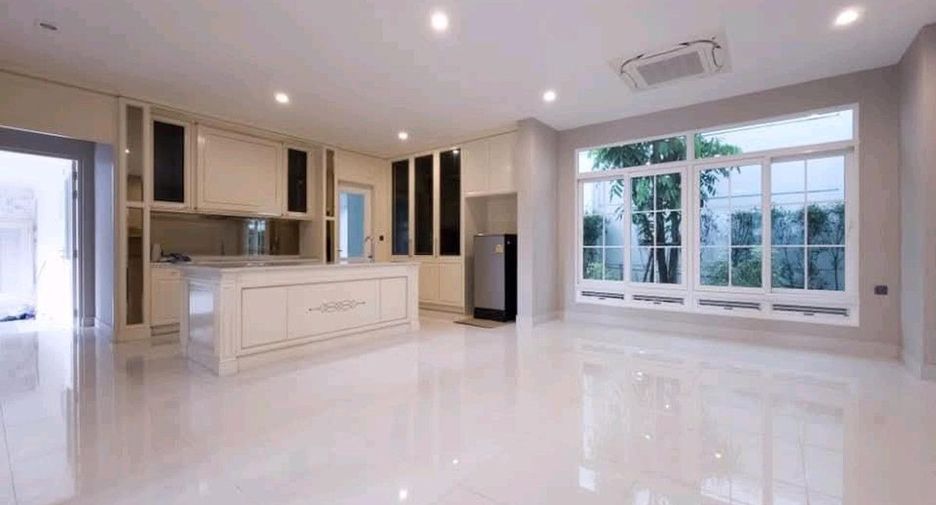 For sale 4 bedrooms house in Bang Khun Thian, Bangkok