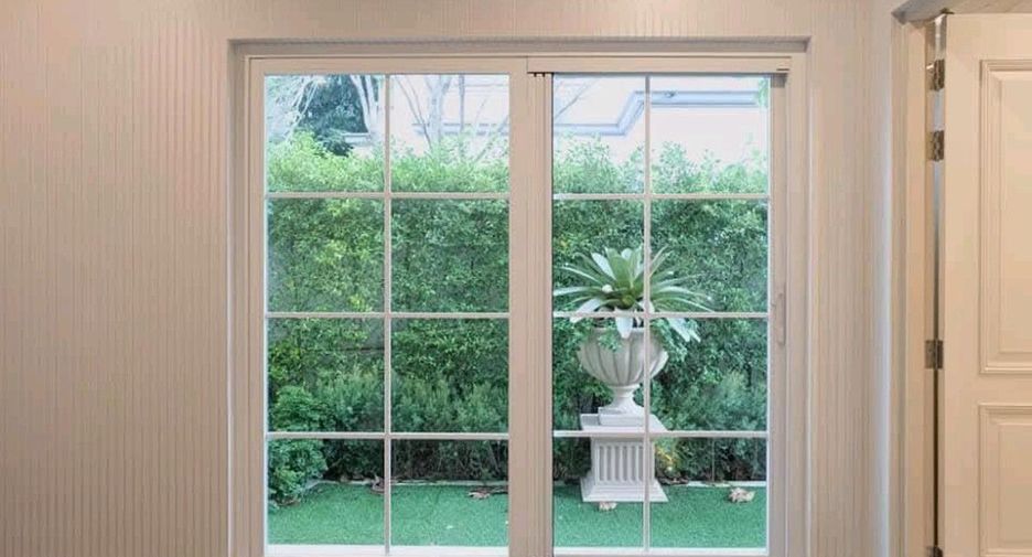 For sale 4 bedrooms house in Bang Khun Thian, Bangkok