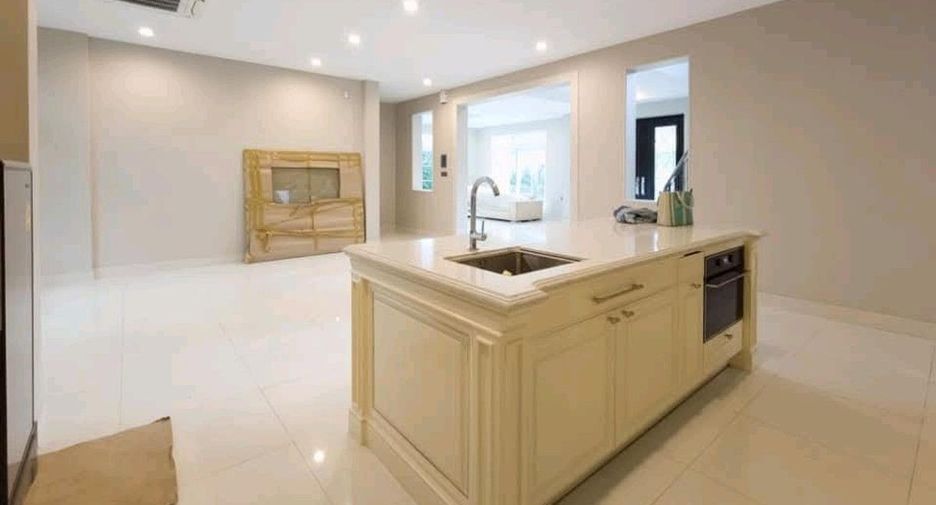 For sale 4 bedrooms house in Bang Khun Thian, Bangkok