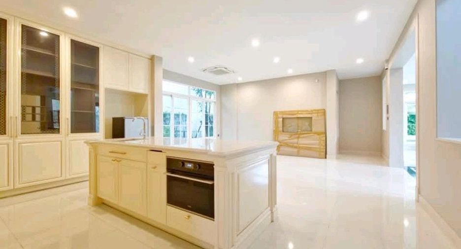For sale 4 bedrooms house in Bang Khun Thian, Bangkok