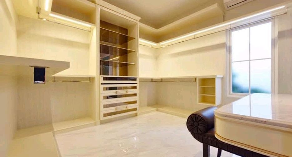 For sale 4 bedrooms house in Bang Khun Thian, Bangkok