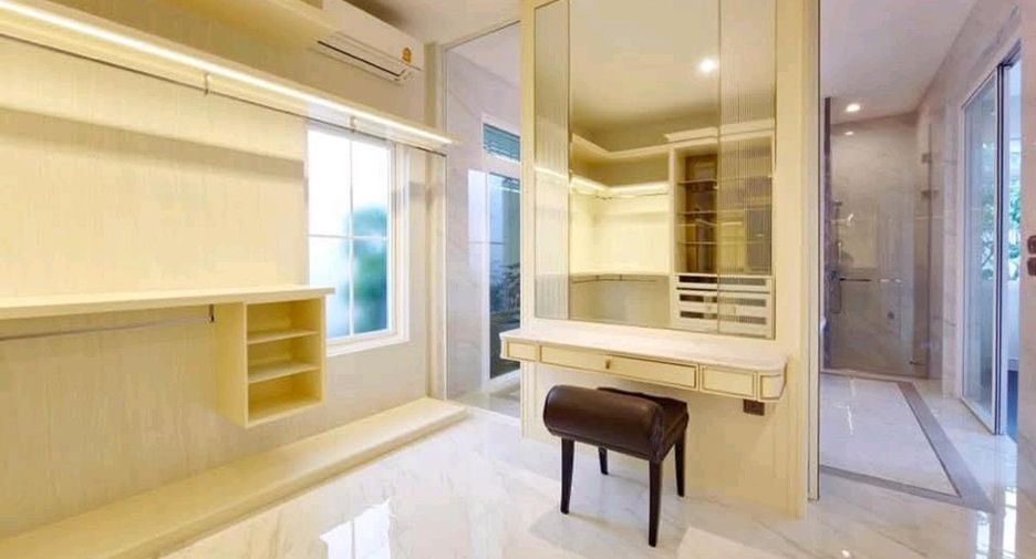 For sale 4 bedrooms house in Bang Khun Thian, Bangkok
