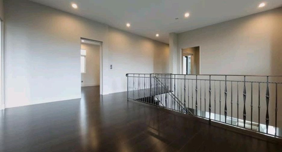 For sale 4 bedrooms house in Bang Khun Thian, Bangkok