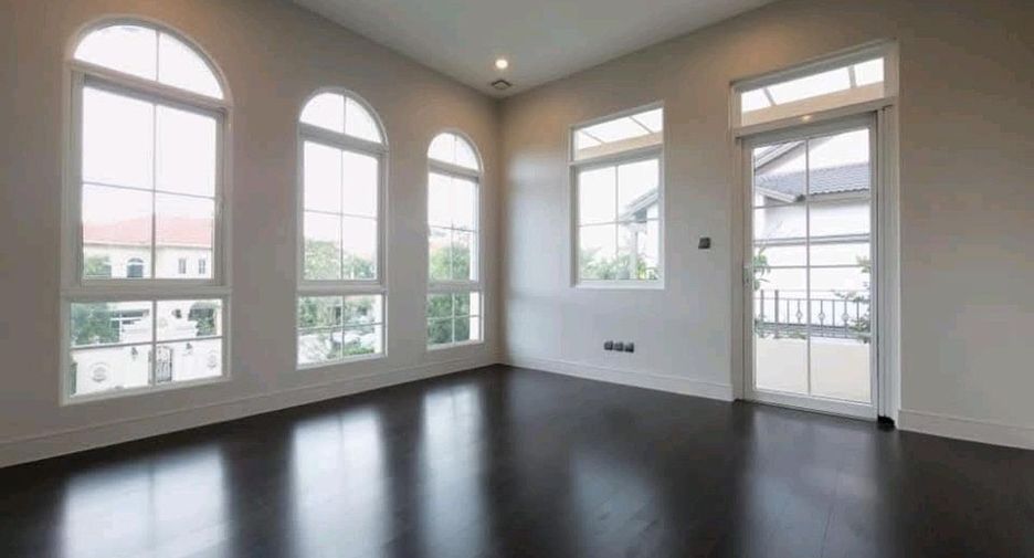 For sale 4 bedrooms house in Bang Khun Thian, Bangkok