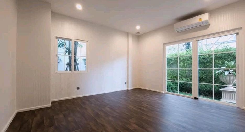 For sale 4 bedrooms house in Bang Khun Thian, Bangkok