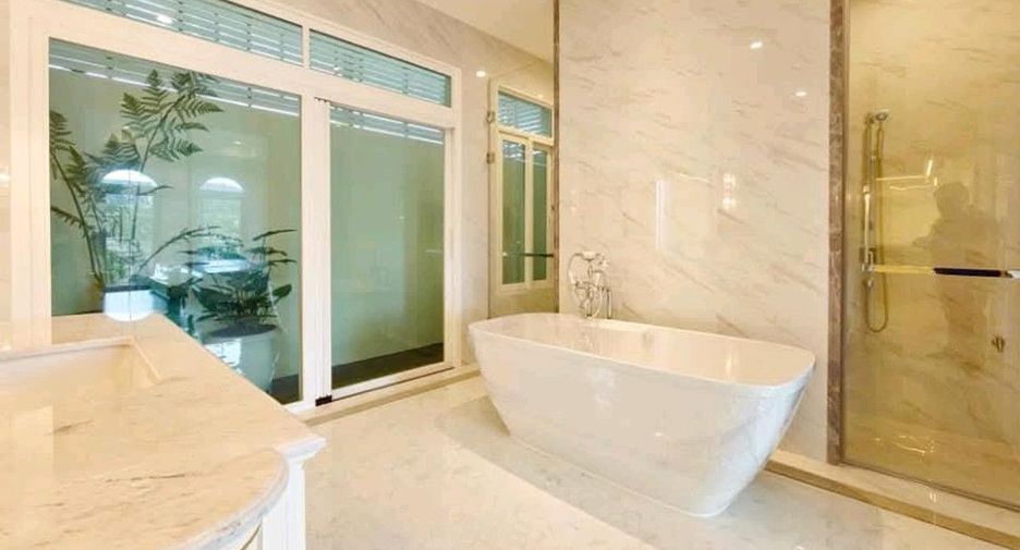 For sale 4 bedrooms house in Bang Khun Thian, Bangkok