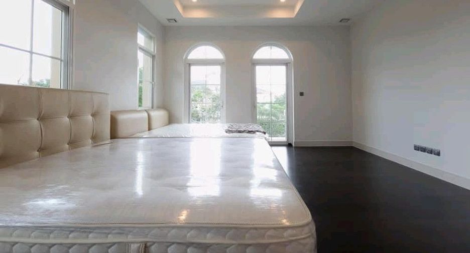 For sale 4 bedrooms house in Bang Khun Thian, Bangkok