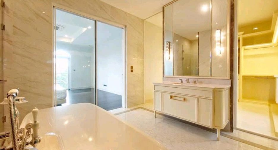 For sale 4 bedrooms house in Bang Khun Thian, Bangkok