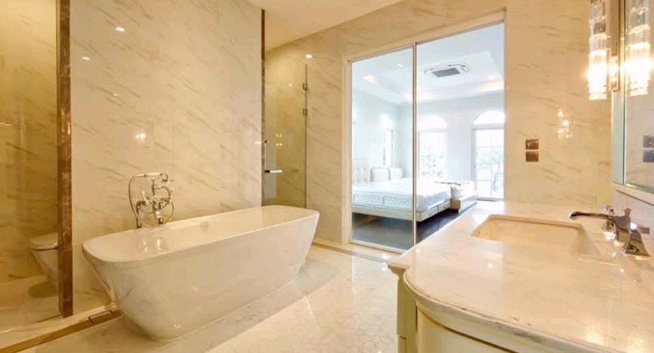 For sale 4 bedrooms house in Bang Khun Thian, Bangkok