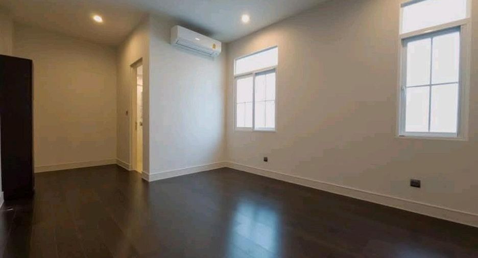 For sale 4 bedrooms house in Bang Khun Thian, Bangkok