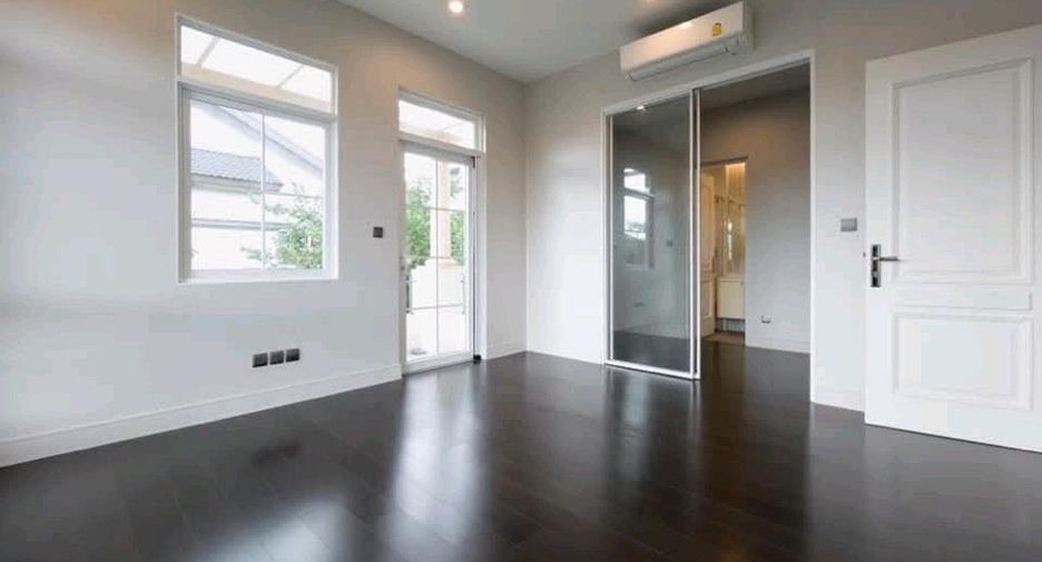 For sale 4 bedrooms house in Bang Khun Thian, Bangkok