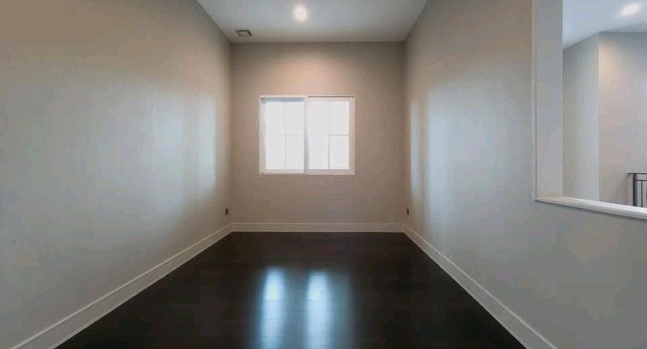 For sale 4 bedrooms house in Bang Khun Thian, Bangkok