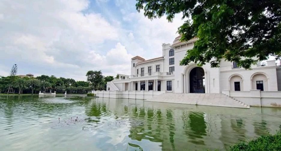 For sale 4 bedrooms house in Bang Khun Thian, Bangkok