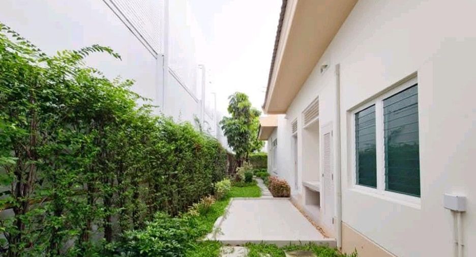For sale 4 bedrooms house in Bang Khun Thian, Bangkok
