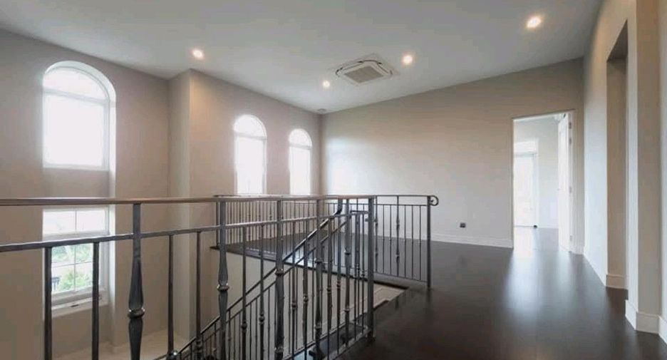 For sale 4 bedrooms house in Bang Khun Thian, Bangkok