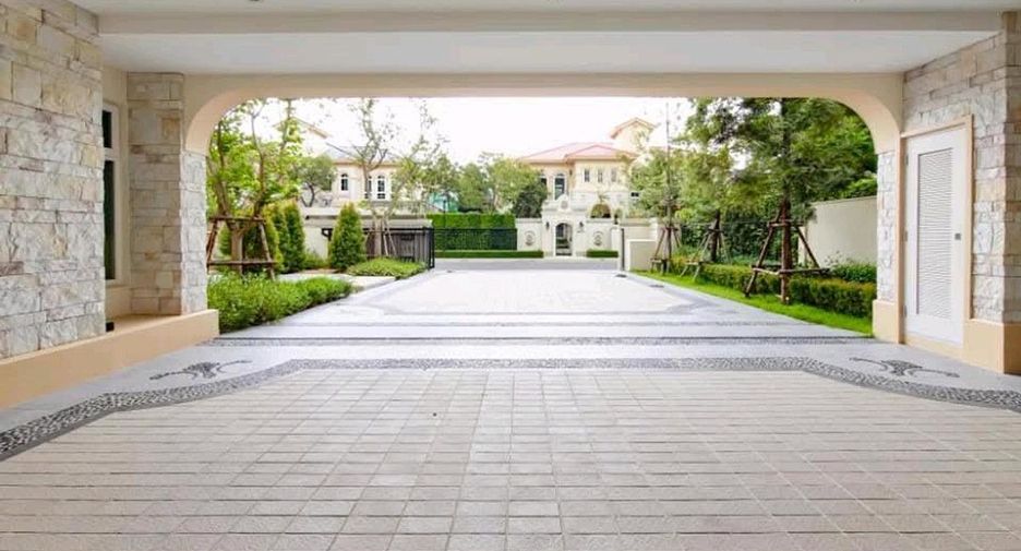 For sale 4 bedrooms house in Bang Khun Thian, Bangkok