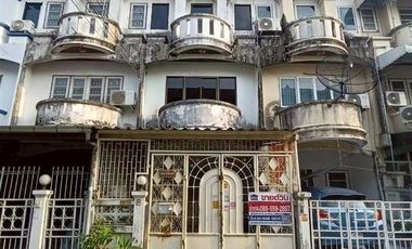 Reihenhaus zum Kauf mit 4 Zimmer in Nong Khaem, Bangkok