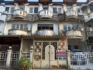 For sale 4 bedrooms townhouse in Nong Khaem, Bangkok