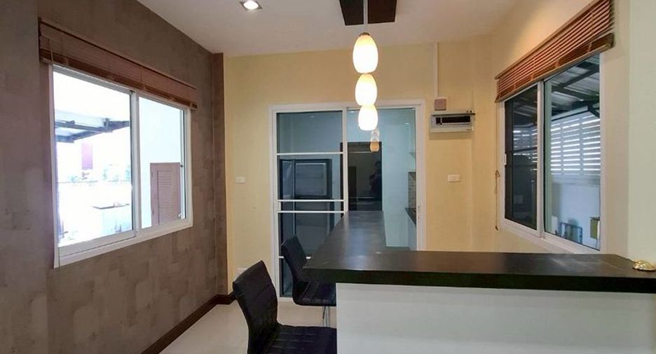 For rent 3 bedrooms house in San Kamphaeng, Chiang Mai