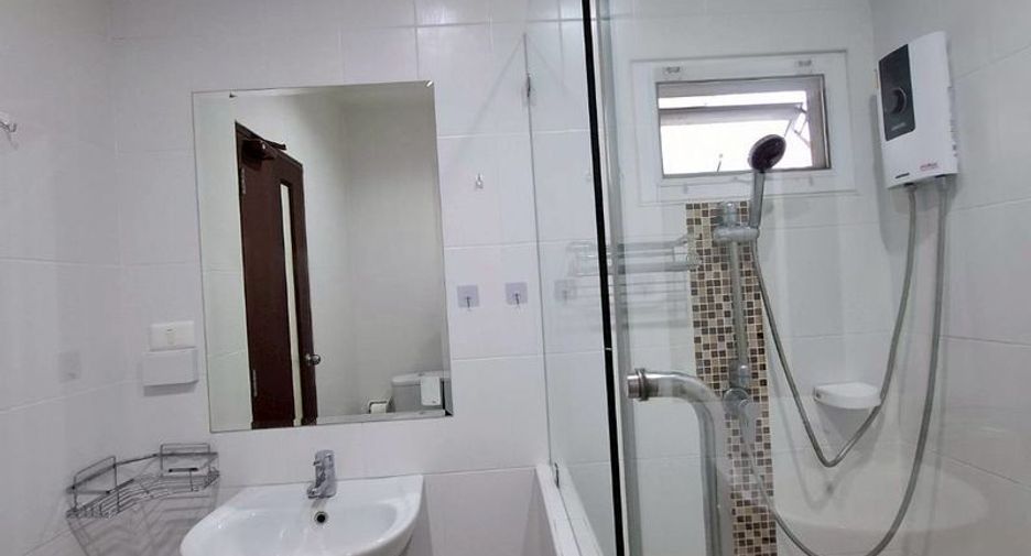 For rent 3 bedrooms house in San Kamphaeng, Chiang Mai