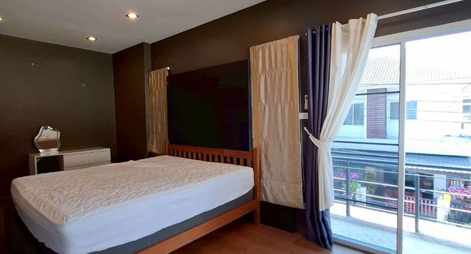 For rent 3 bedrooms house in San Kamphaeng, Chiang Mai