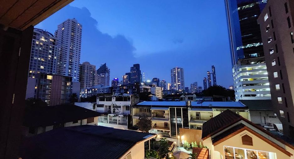 For rent 2 bedrooms condo in Watthana, Bangkok