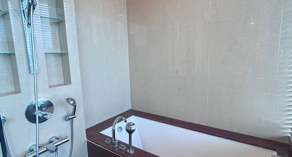 For rent 3 ベッドルーム condo in Pathum Wan, Bangkok