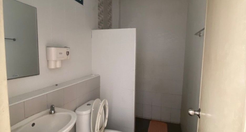 Reihenhaus zum Kauf mit 2 Zimmer in Pluak Daeng, Rayong