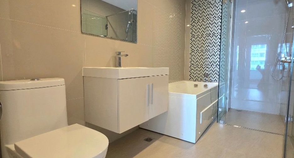For sale 1 bed condo in Si Racha, Chonburi
