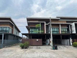 Casa adosada en venta de 2 habitaciones en Lat Krabang, Bangkok