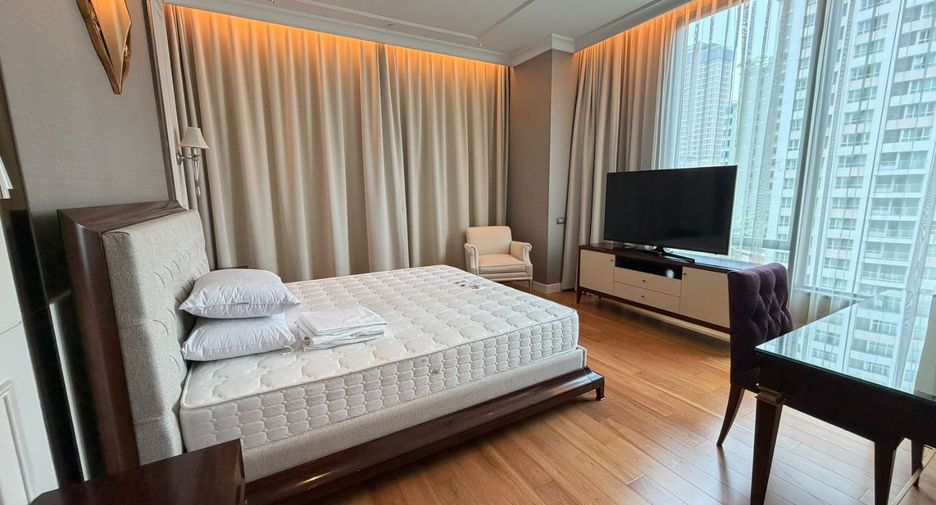 À louer 3 chambres condo à Pathum Wan, Bangkok