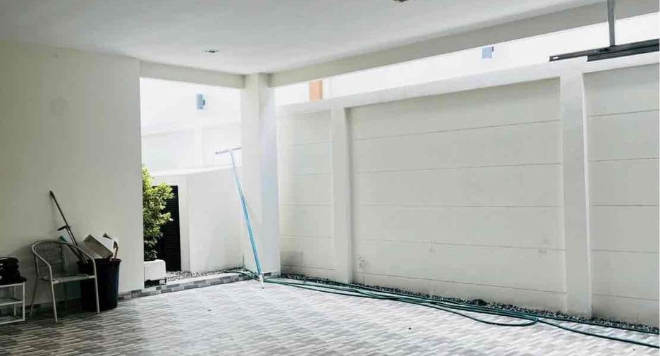 For rent 3 bedrooms villa in Bang Lamung, Chonburi