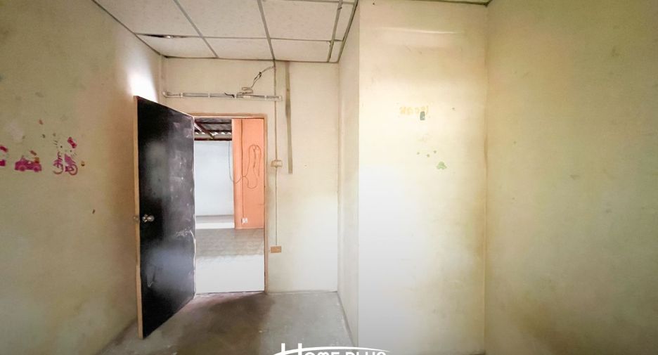 Casa adosada en venta de 4 habitaciones en Nong Chok, Bangkok