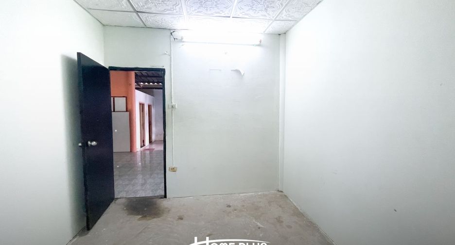 Casa adosada en venta de 4 habitaciones en Nong Chok, Bangkok