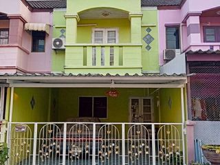Casa adosada en venta de 3 habitaciones en Mueang Rayong, Rayong