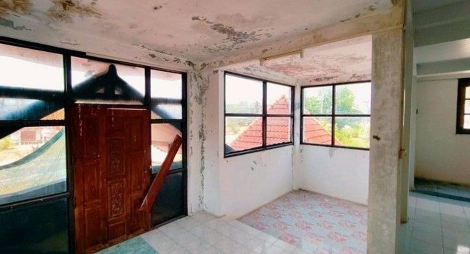 For sale 3 bedrooms house in Mueang Uttaradit, Uttaradit