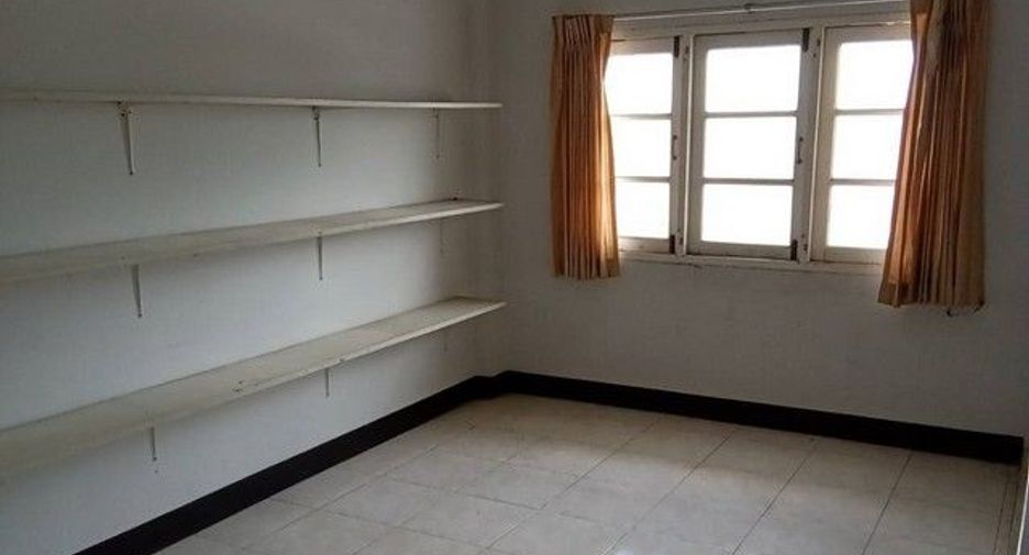 For sale 3 bedrooms retail Space in Chae Hom, Lampang