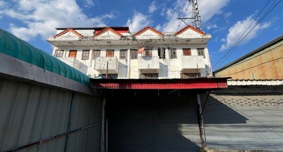 For sale 3 bedrooms retail Space in Mueang Lamphun, Lamphun