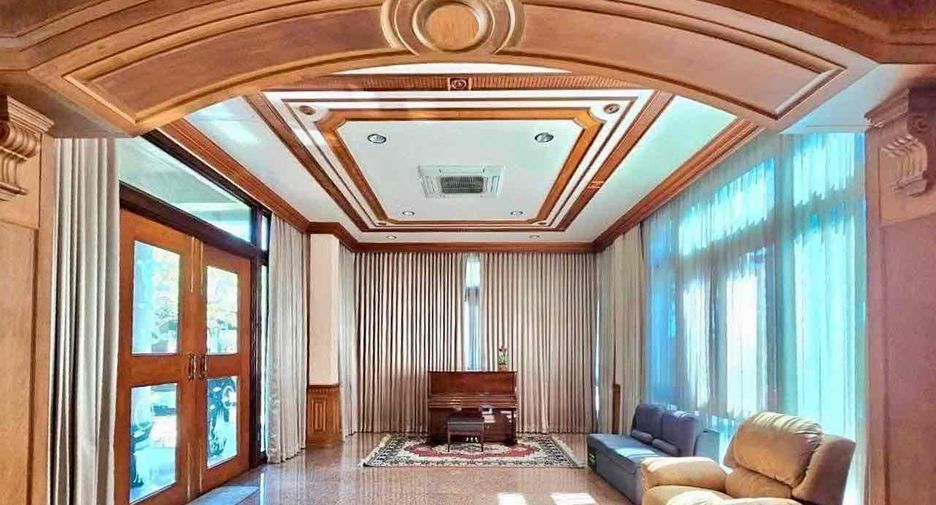 For sale 5 bedrooms house in Si Racha, Chonburi