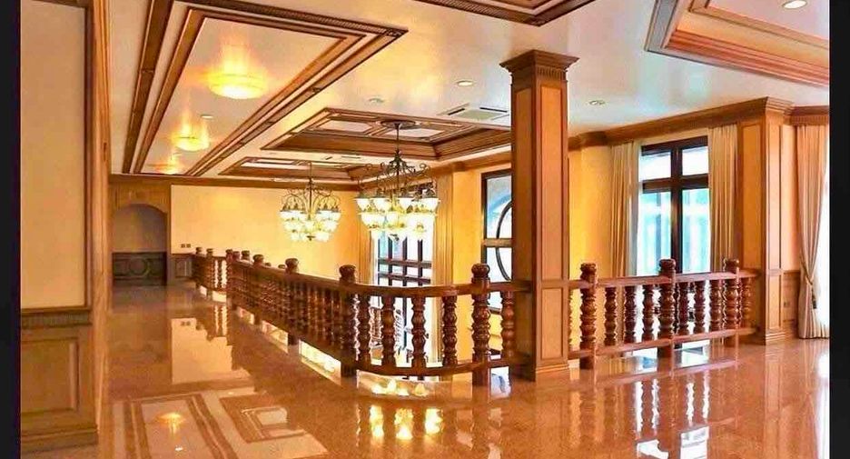 For sale 5 bedrooms house in Si Racha, Chonburi