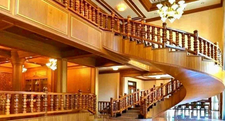 For sale 5 bedrooms house in Si Racha, Chonburi