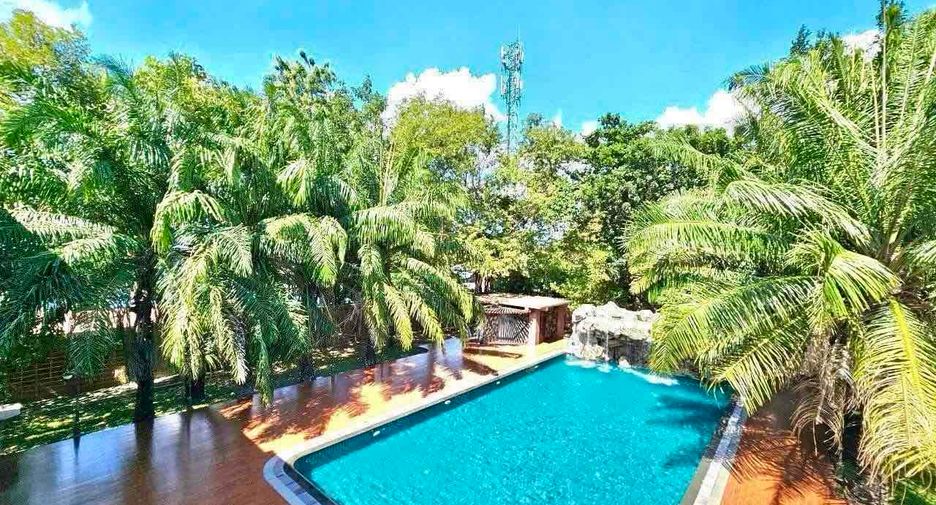 For sale 5 bedrooms house in Si Racha, Chonburi
