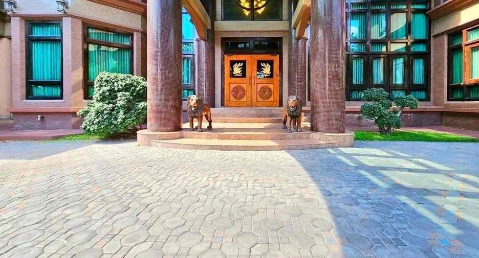 For sale 5 bedrooms house in Si Racha, Chonburi