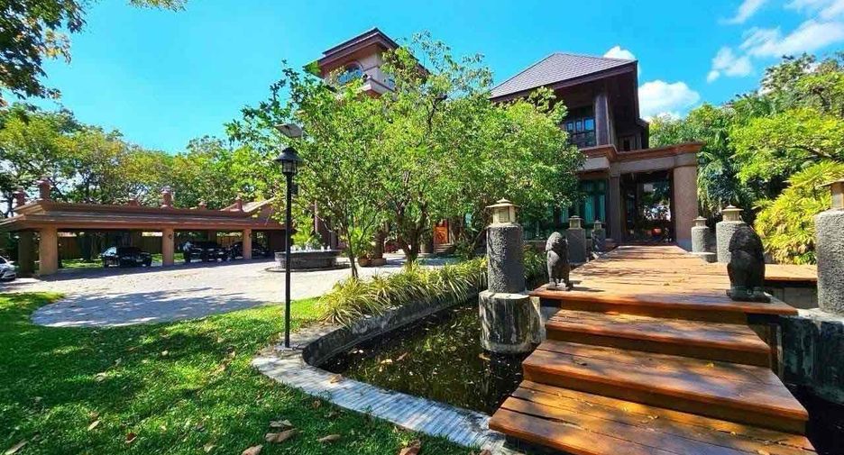 For sale 5 bedrooms house in Si Racha, Chonburi
