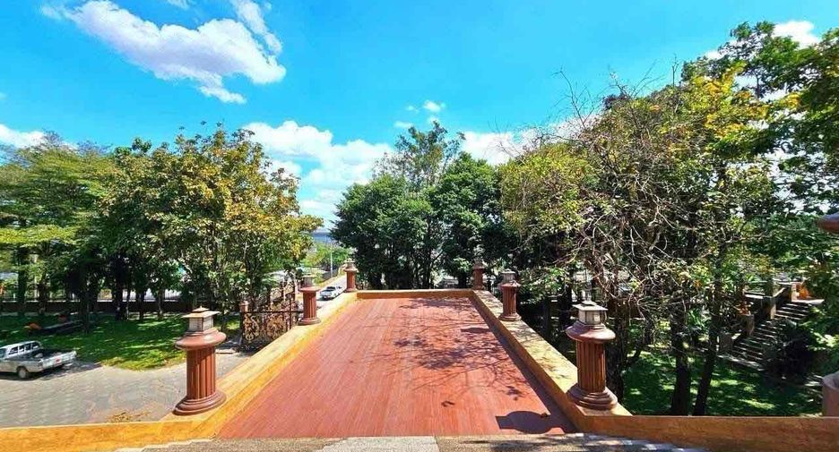 For sale 5 bedrooms house in Si Racha, Chonburi