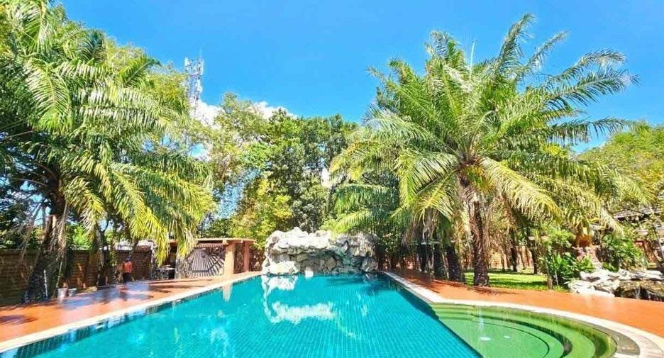 For sale 5 bedrooms house in Si Racha, Chonburi